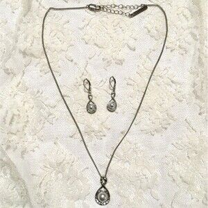 Tahari Necklace & Earrings Faux Pearls Rhinestones Silver Tone Lever back